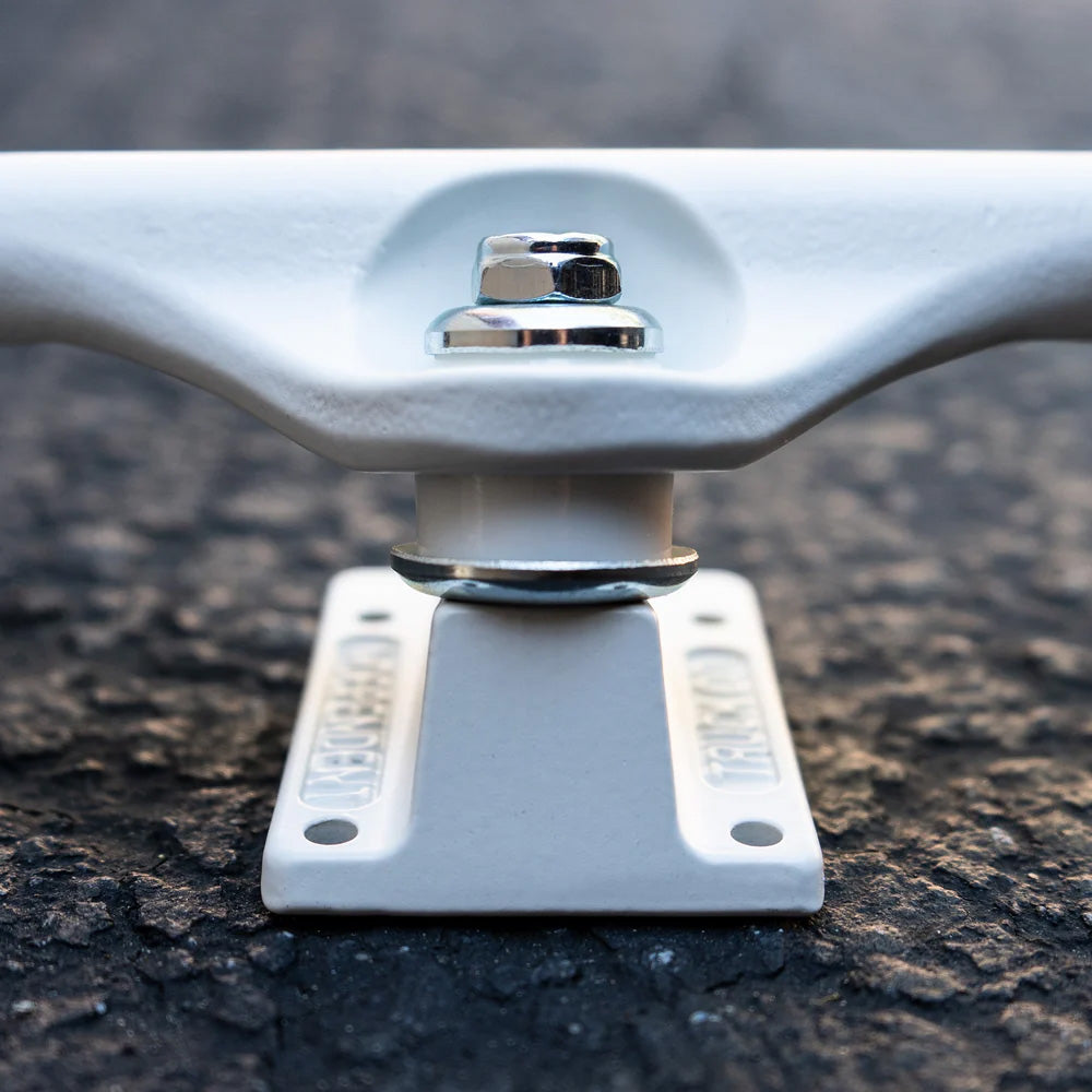 139 STAGE 11 WHITEOUT STANDARD SKATEBOARD TRUCKS