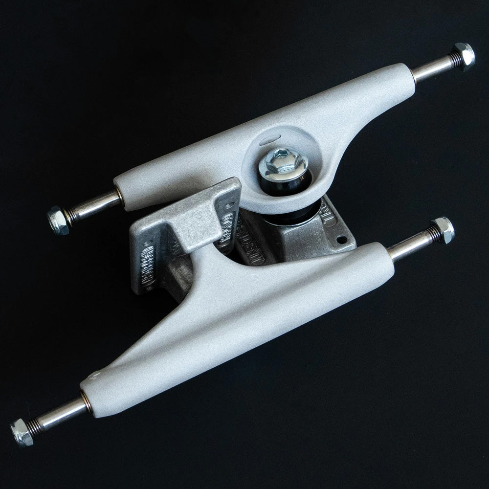 139 INDUSTRIAL IKP SILVER/BLACK STANDARD TRUCKS(STAGE11)