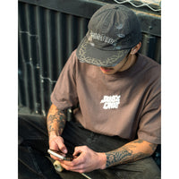 RAZOR ARCH STRIP SNAPBACK HAT